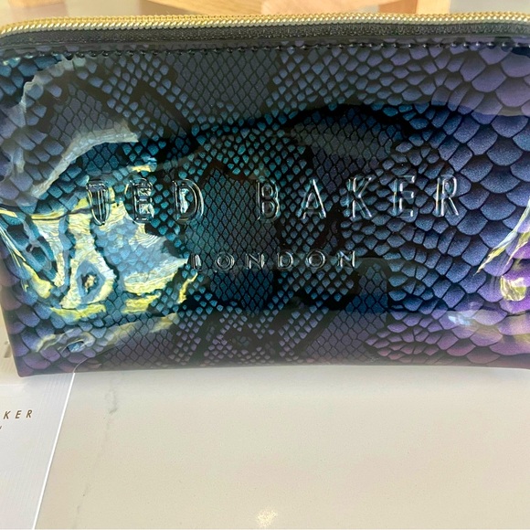 Ted Baker Make-Up Case - Picture 2 of 7